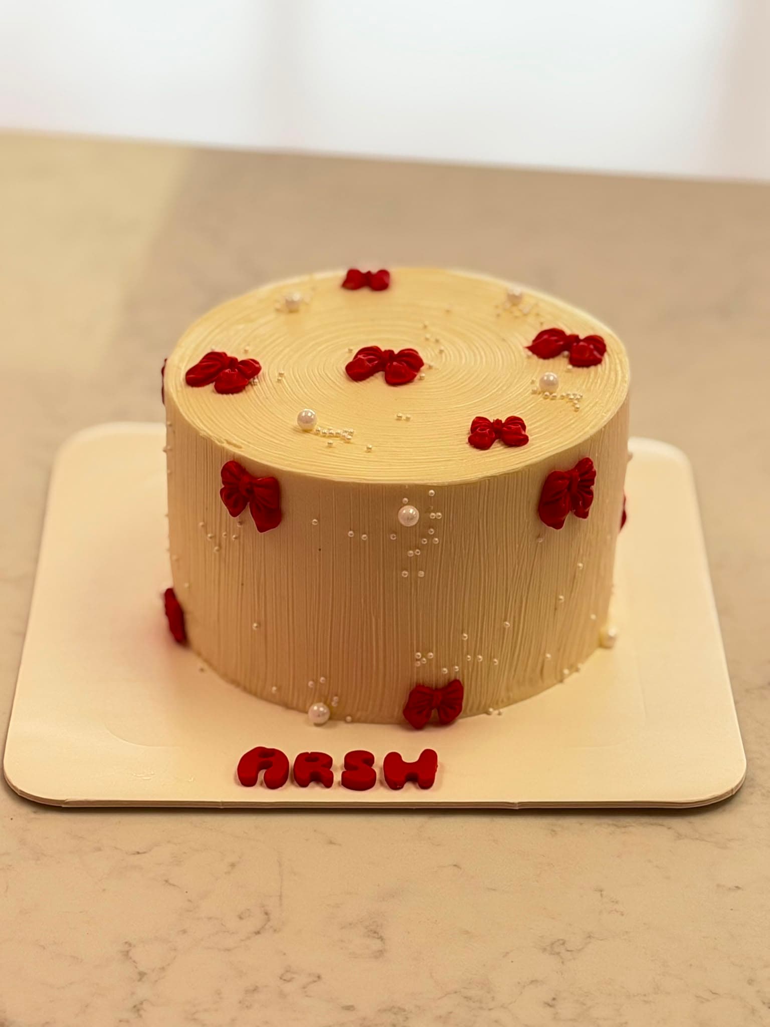 Cream Bow Minimal Cake