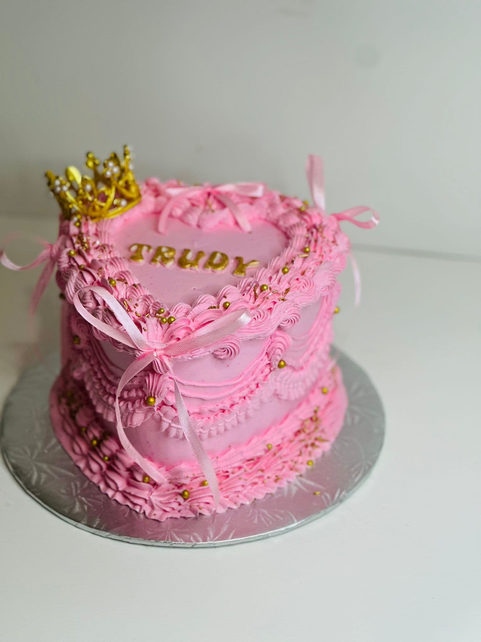 Ruffled Crown Vintage Cake