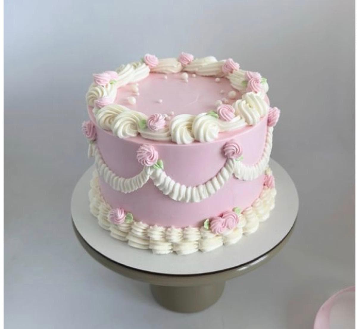 Vintage Pearl Elegance Cake